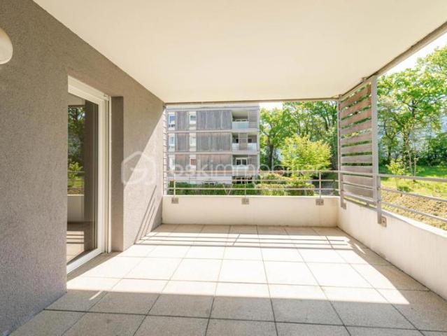 Joli T3 en étage avec terrasse couverte et vue dégagée / Stationnement privatif en sous sol