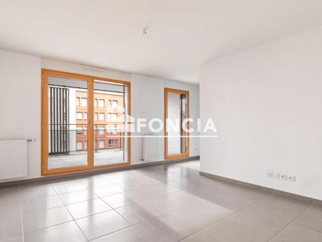 Joli T3 en étage élevé avec balcon et garage situé à Mermoz