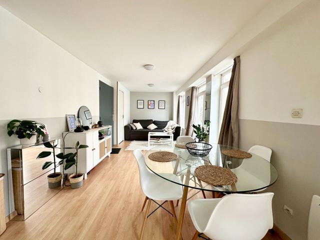 JOLI TYPE 2 DE 32M2 / LILLE NATIONALE