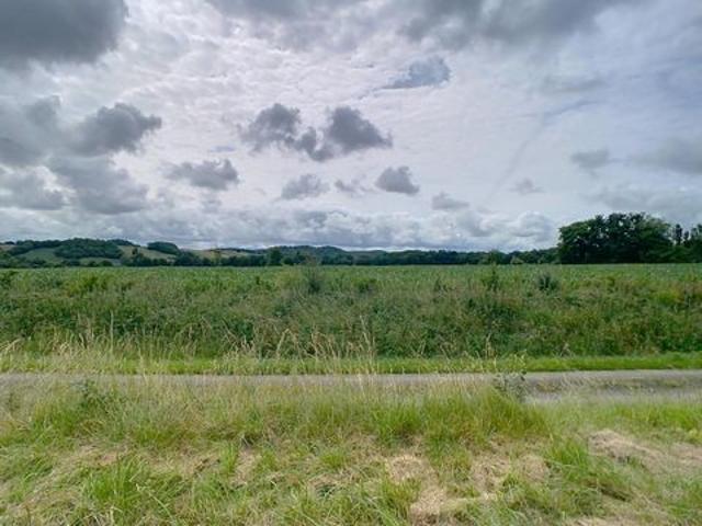 Joli terrain viabilisé avec vue dégagée sur les collines
