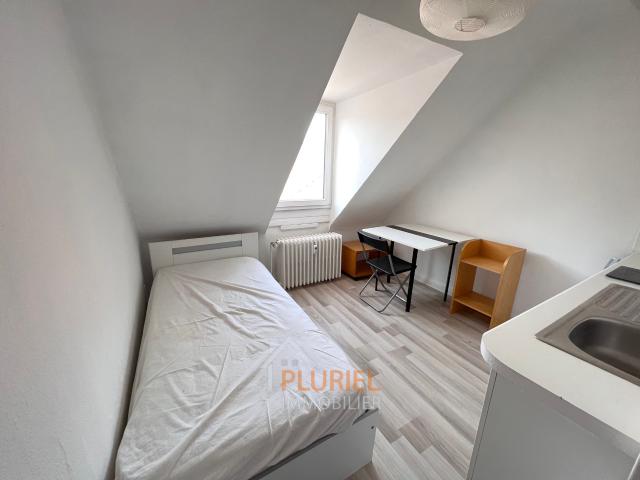 Joli 1 pièce 10.7m2 meublé Place de la République