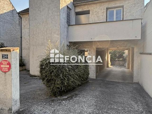 Joli 2 pièces avec balcon, Cave et parking