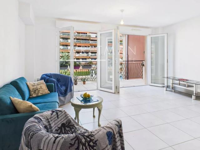 Joli 2 pièces dans résidence avec piscine Menton Gare Rout. 54m² Menton