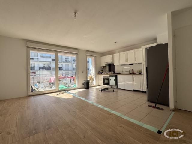 Jolie T3 de 69m² traversant