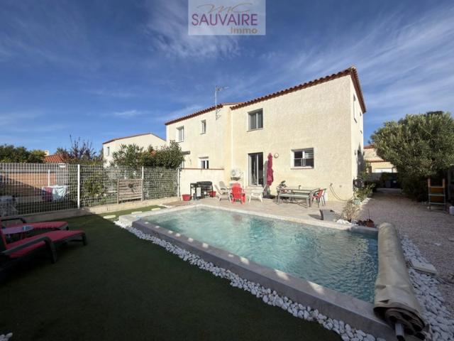 Jolie villa 3 faces avec piscine