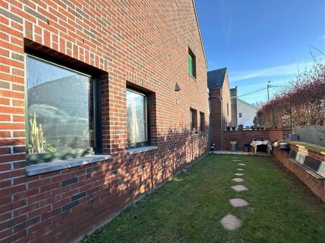 Jolie villa avec batiment indépendant sur l'avant