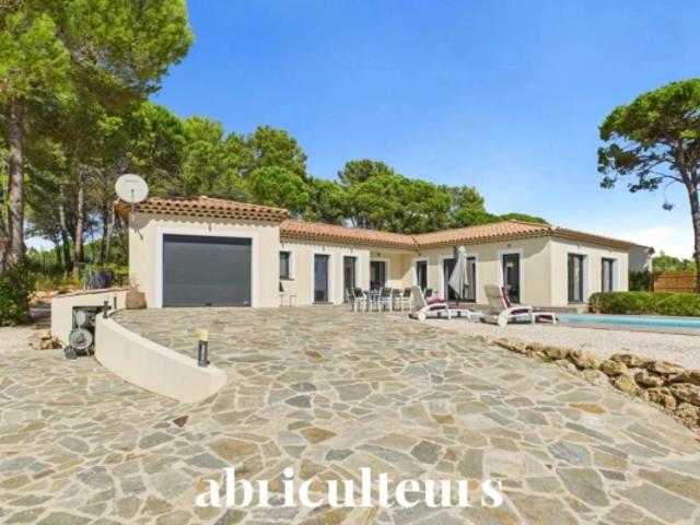 Jolie villa contemporaine/vue panoramique en vente à Bagnols en Forêt 83600