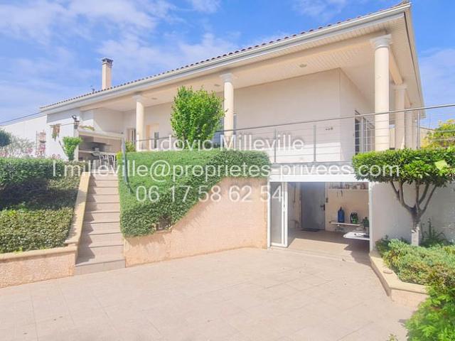 Jolie villa de 156m² avec grand garage/piscine sur jardin paysager de 1161m²