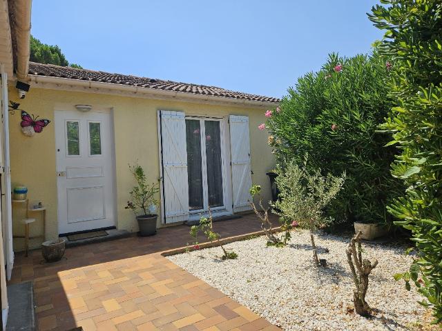 Jolie villa de plain pied, au calme et à l'abri des regards