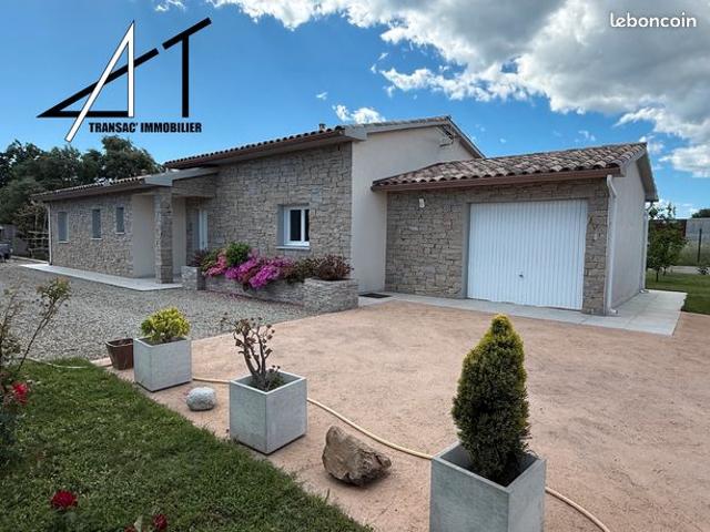 Jolie villa de plain pied avec jardin aménagé