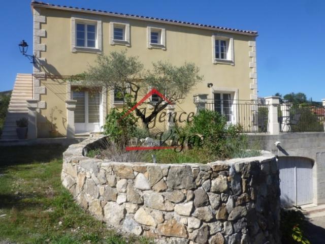 Jolie villa de style bastide