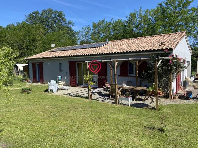 Jolie villa moderne avec jardin m² Artigat