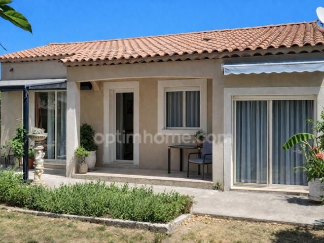 Jolie villa plain pied de 110 m² à REGUSSE 83