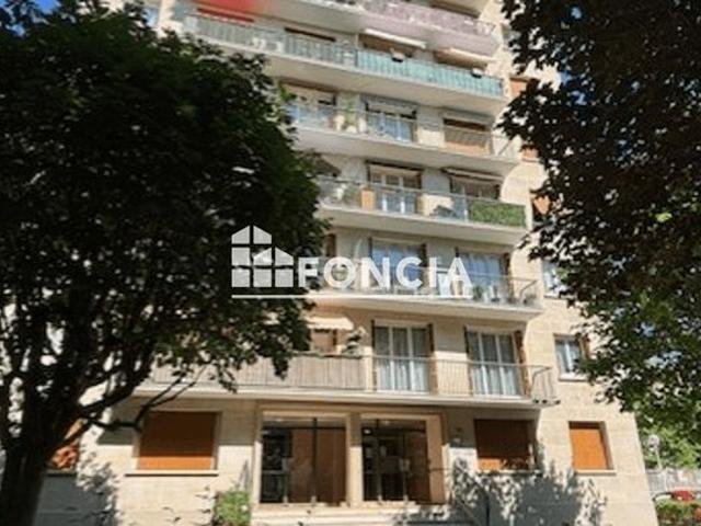 Jolie vue panoramique et belle orientation ouest sans vis a vis pour ce bel appartement de 56 m2