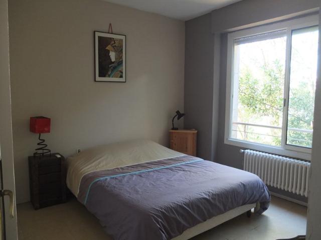 Jolie chambre dans coin de verdure urbain