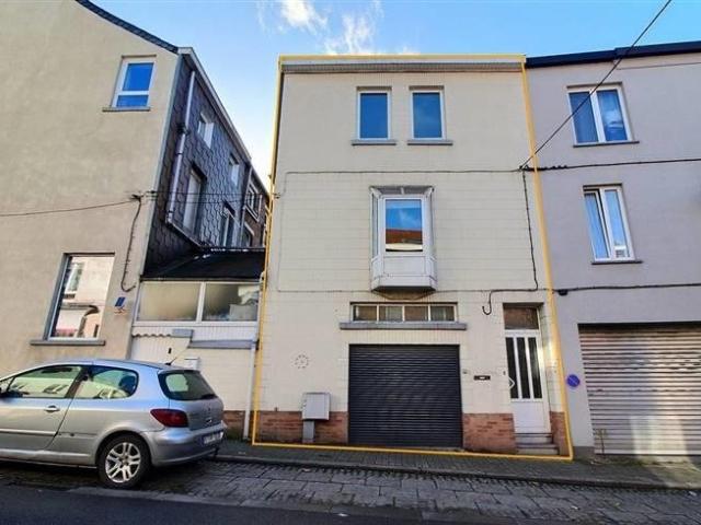 Jolie maison 2 façades avec garage