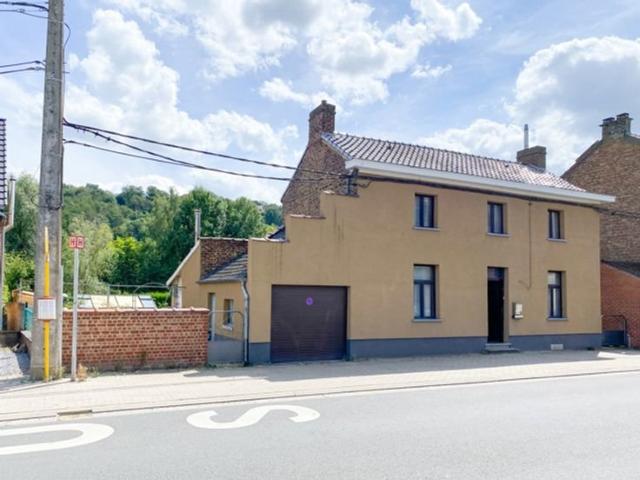 Jolie maison 4 façades avec garage et jardin située à Aiseau