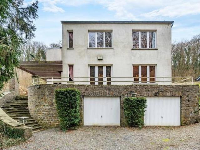 Jolie maison à rénover au pied du Golf de Rougemont