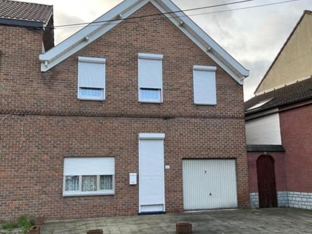 JOLIE MAISON A RENOVER, SITUEE DANS UN QUARTIER CALME