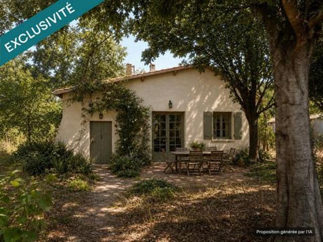 Jolie maison ancienne et dépendance avec grand jardin arboré
