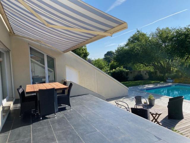 Jolie Maison atypique T6 avec piscine