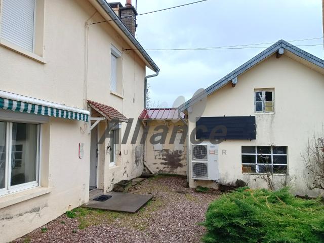 JOLIE MAISON AVEC GARAGE, TERRAIN ET DEPENDANCE