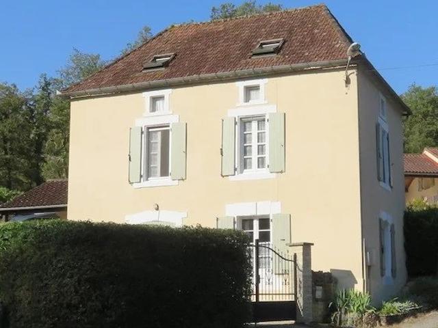 Jolie maison avec piscine et maison d'invités sur plus de 4000 m