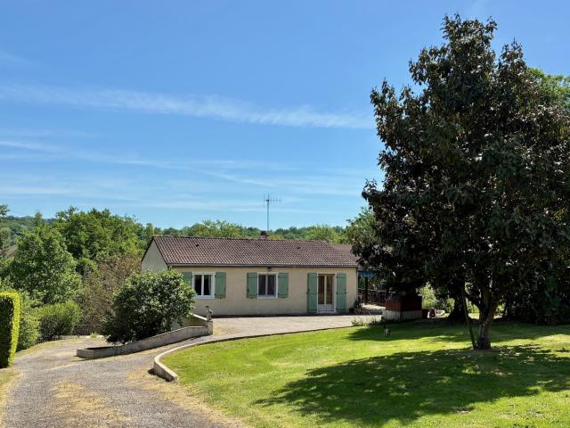 Jolie maison avec piscine et grand terrain