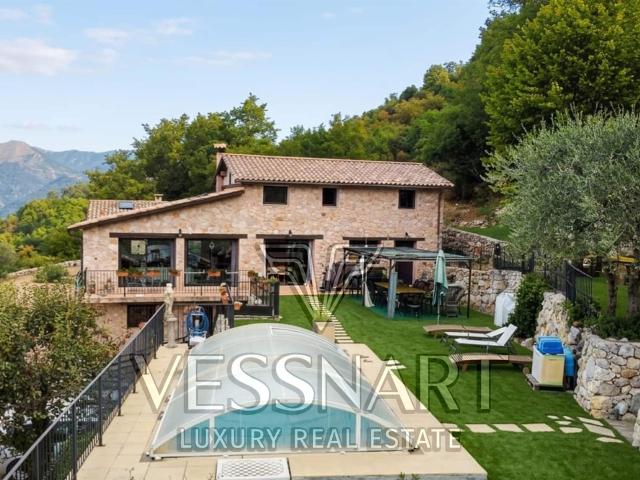Jolie maison avec piscine et vue montagne et le forage 325m² Menton