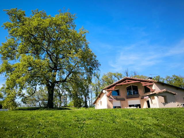 Jolie maison d'architecte face aux Pyrénées. 12910 M2 140m² Pamiers
