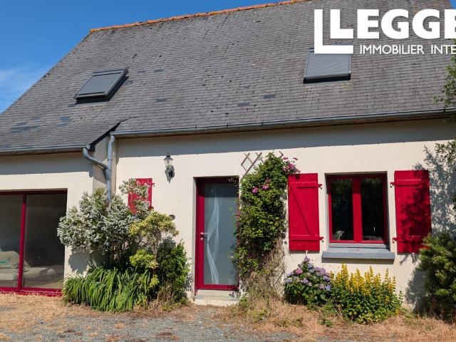 Jolie maison de 4 chambres, bien entretenue, dont une au rez de chaussée, sur un terrain de 1 000 m²