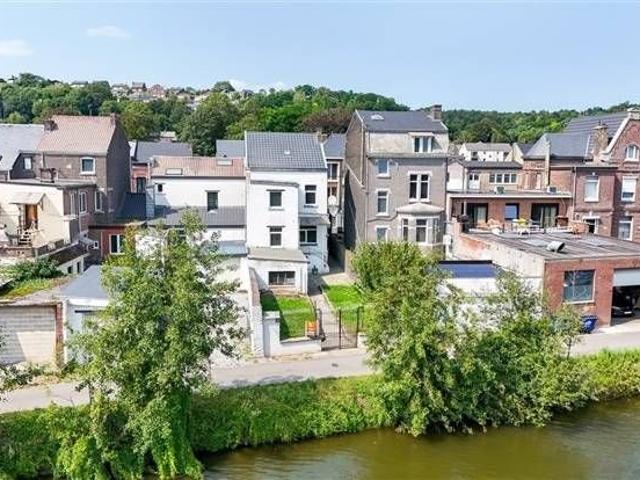 Jolie maison de commerce idéalement située !