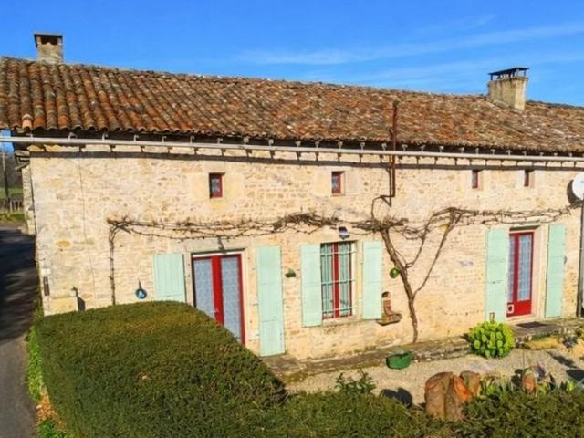 Jolie Maison De Campagne 10 Minutes de Ruffec et 155m² Sauzé Vaussais