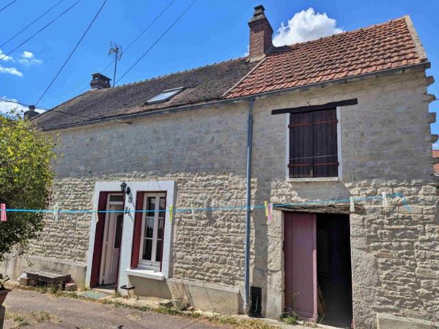 Jolie maison de campagne avec dépendances, terrasse et jardin ?