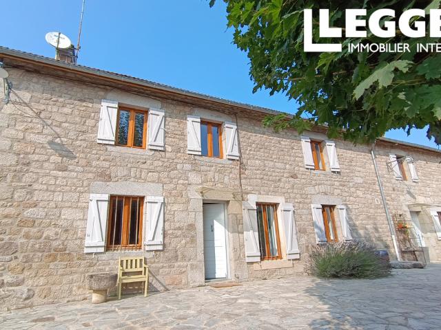 Jolie maison de campagne rénovée, belle grange, jardin 1451 m2, hameau calme proche de Crocq et Aubusson