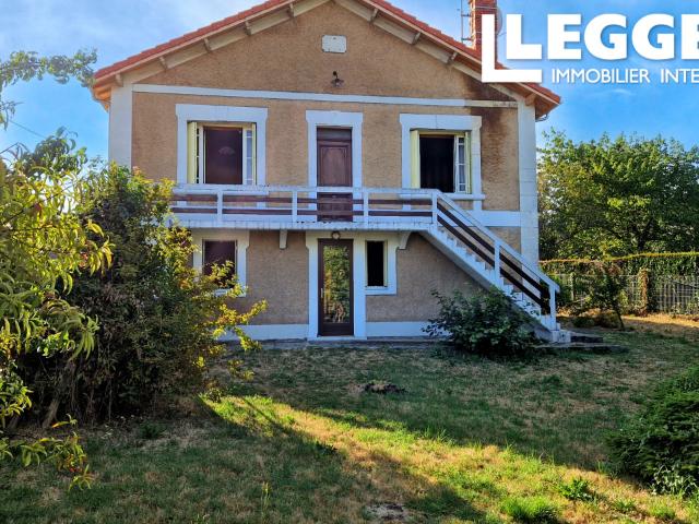 Jolie maison de caractère avec garage et jardin, toutes commodités à proximité