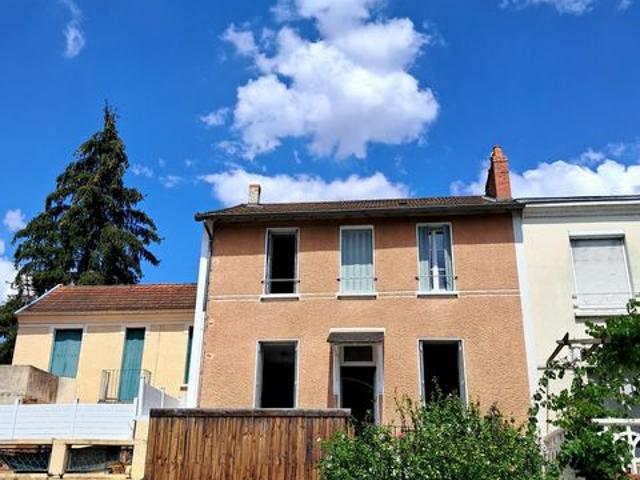 Jolie Maison de bourg au coeur de la commune de Abrest