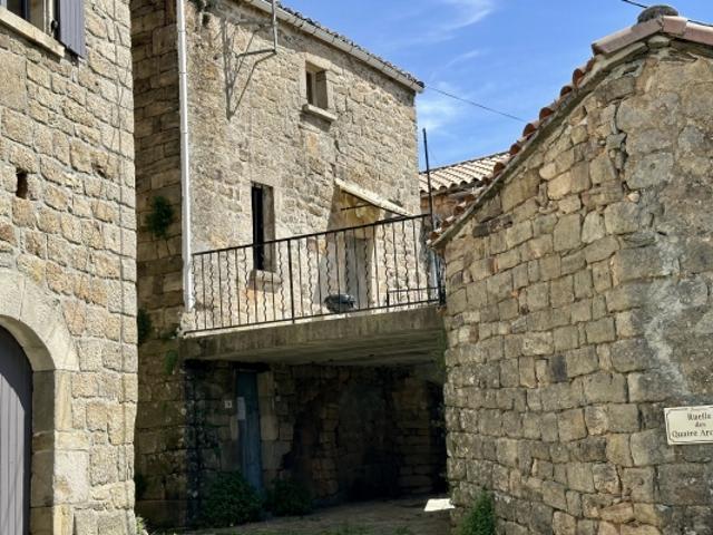 Jolie maison de hameau en pierre