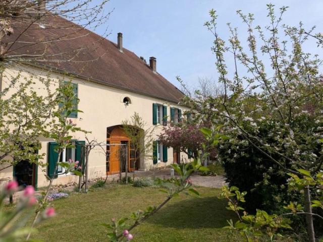 Jolie maison de maître rénovée à chamblay jura 4 chambres