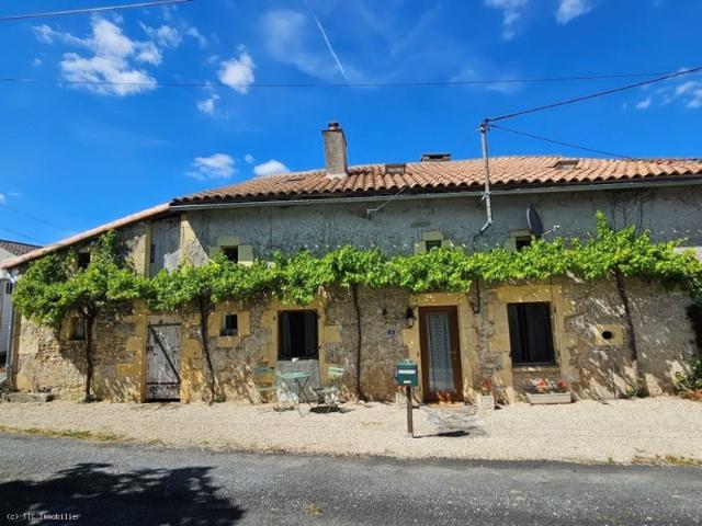 Jolie Maison de Pays Située dans un Hameau Très Calme