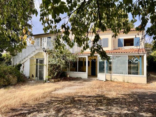 Jolie maison de plus de 213 m2, 6 chambres, jardin de 1500 m2!