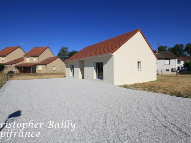 Jolie maison de plain pied, 3 chambres, sur un terrain de 720 m²