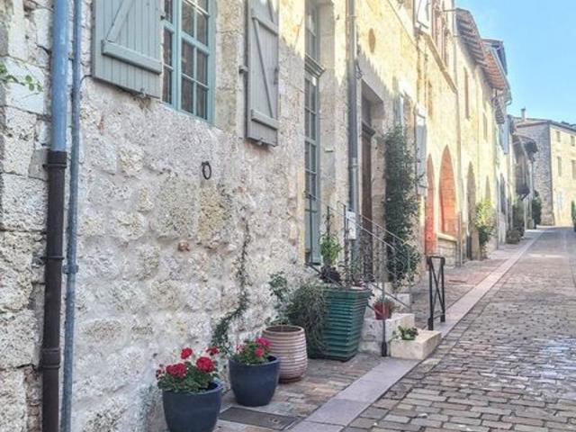 Jolie maison de village avec de beaux volumes à La
