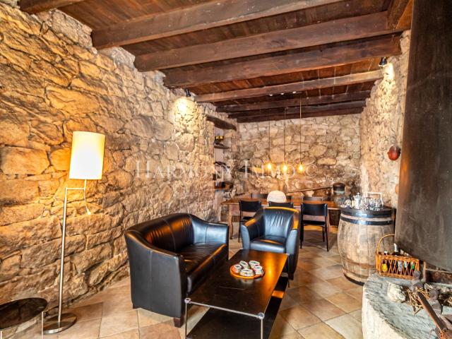 Jolie maison de village individuelle Type Corse en pierre sè. 152m² Sagone