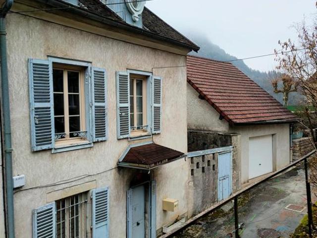 Jolie maison de ville ancienne rénovée salins les bains jura