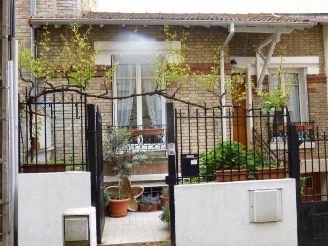 Jolie Maison de ville avec jardinet
