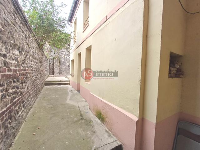 Jolie Maison de Ville avec petit extérieur à l'abri des rega
