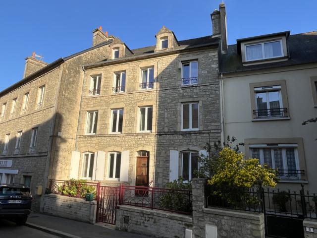 JOLIE MAISON DE VILLE DIVISEE EN 2 LOGEMENTS, EN PLEIN COEUR