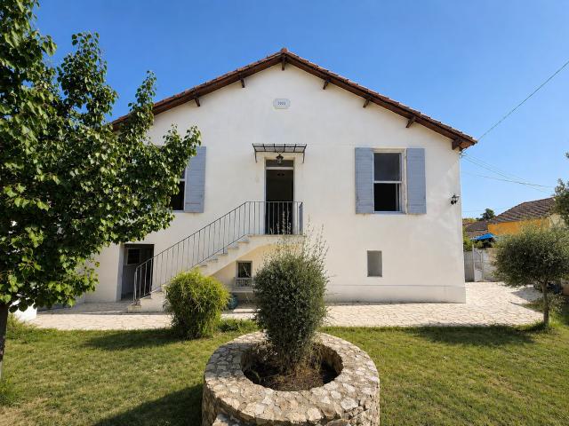 Jolie maison des années 20 avec jardin à 5 min du centre ville d'Arles