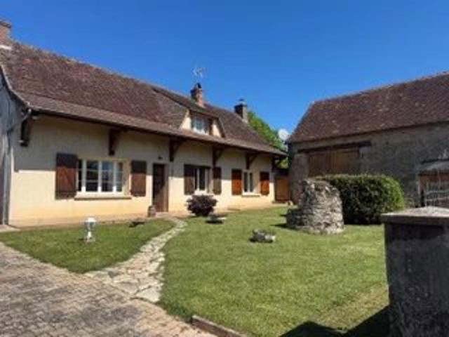 Jolie maison en pierre avec sa grange et son terrain